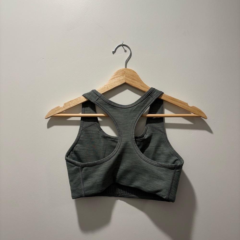Nike Women's Gray Sports Bra NWOT - Picture 4 of 5
